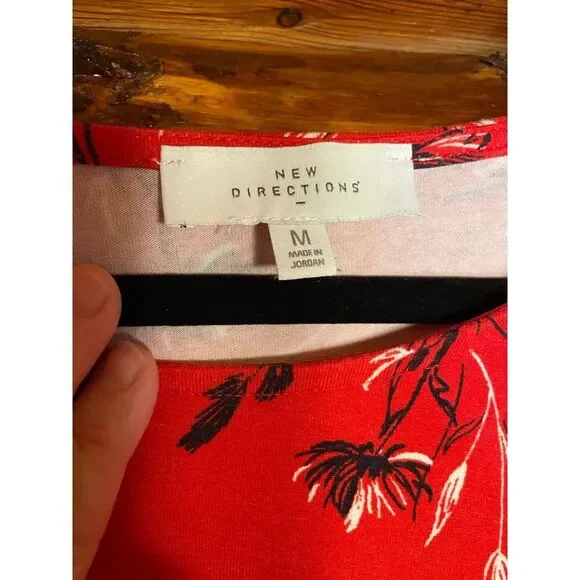 New Directions Red Floral Top Size‎ Medium - Picture 6 of 6